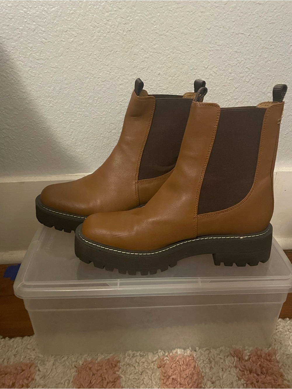 Sam Edelman Classic Chelsea Lug Sole Boot - Tan